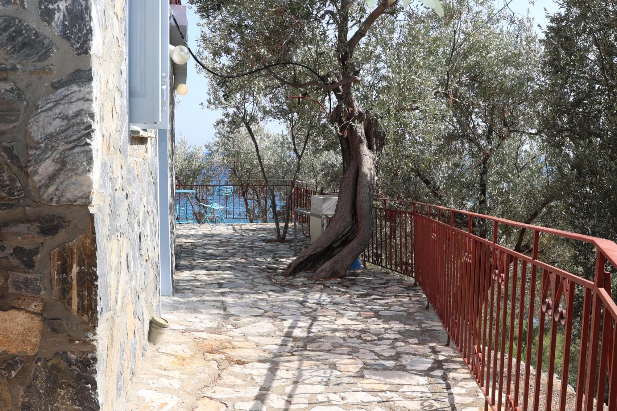 Δωμάτια Κόκκινος Πύργος Plomari Exterior foto