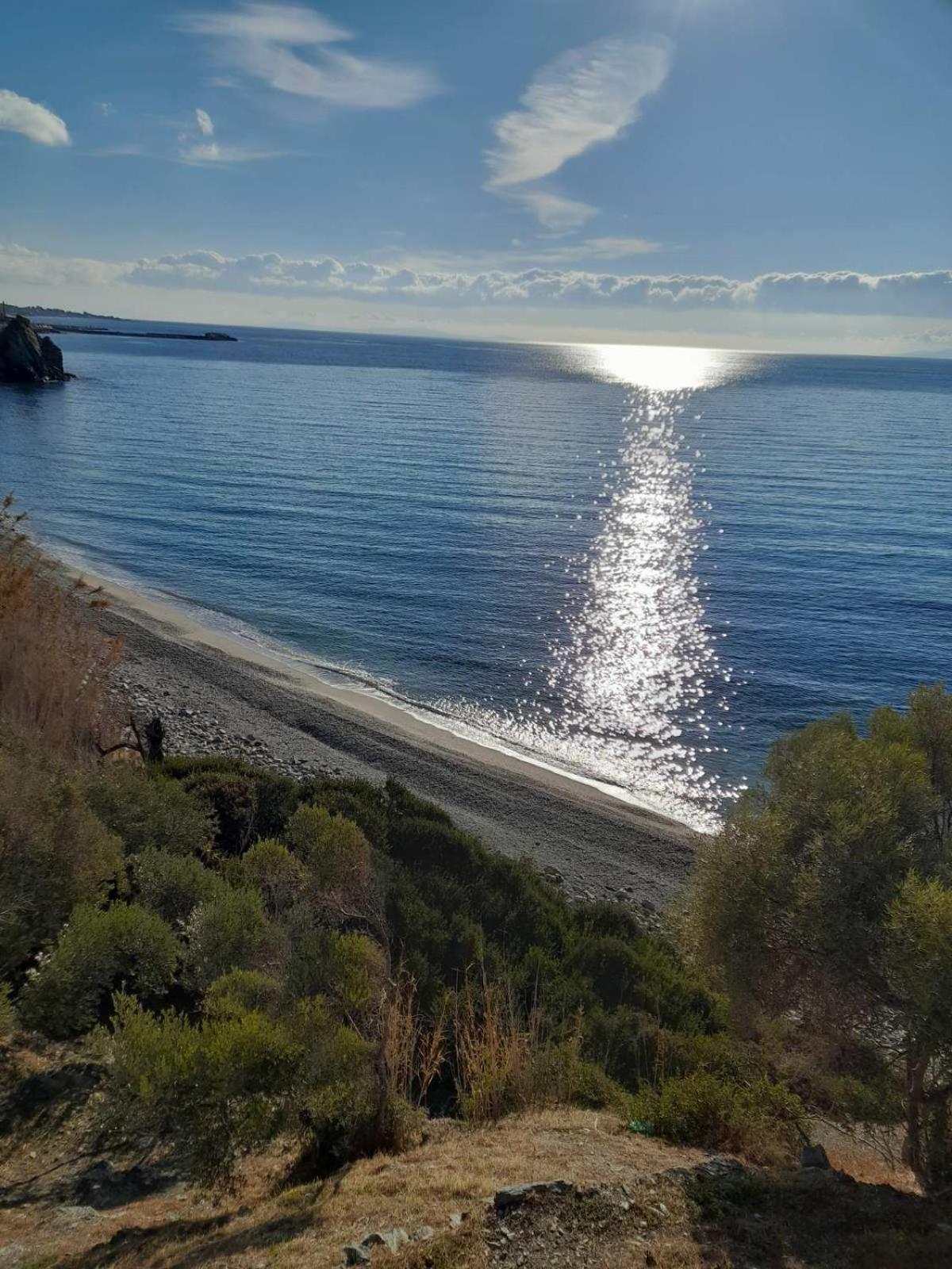 Δωμάτια Κόκκινος Πύργος Plomari Exterior foto